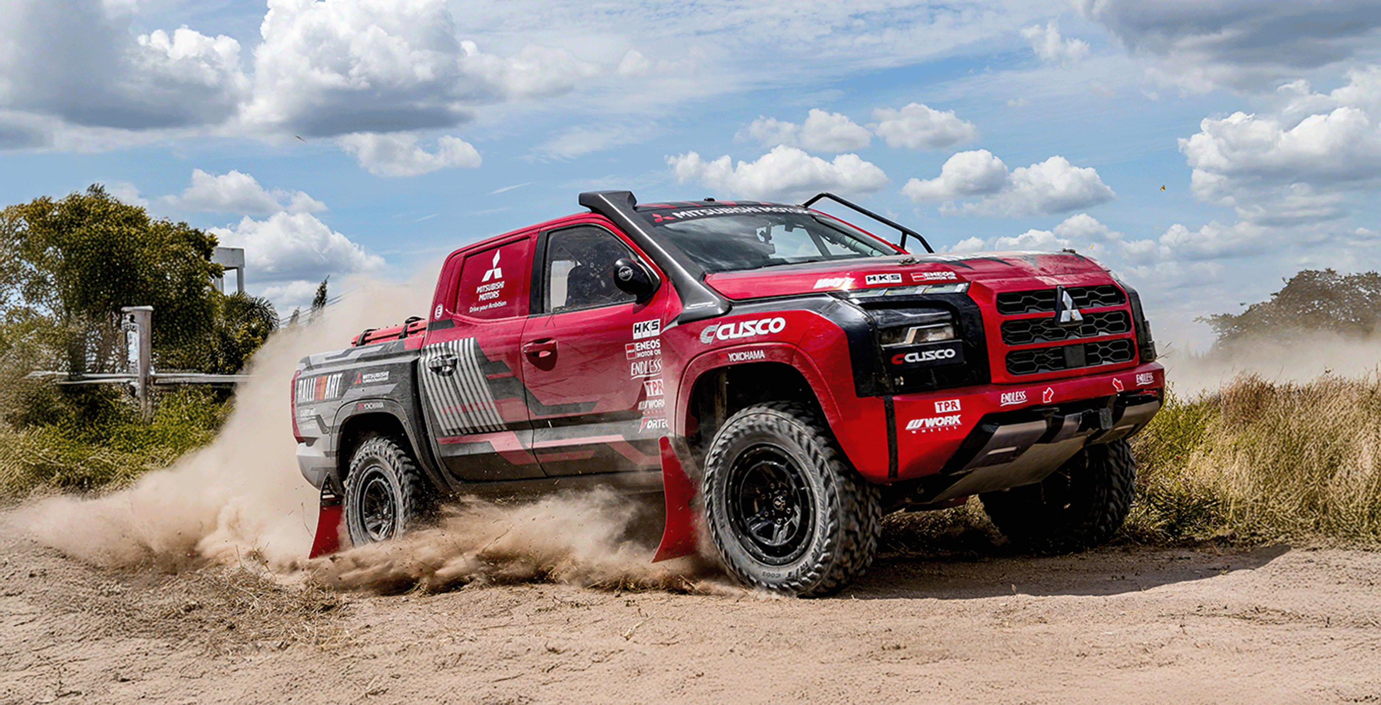 YOKOHAMA liefert GEOLANDAR-Reifen an das Team Mitsubishi Ralliart bei der Asia Cross Country Rallye